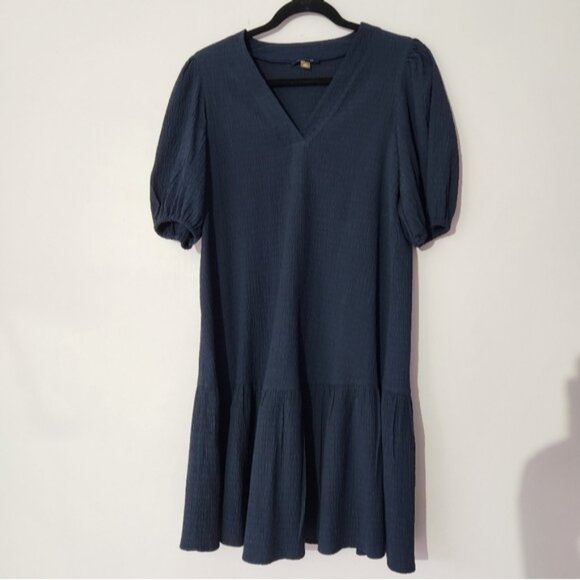 Tommy Hilfiger Dresses & Skirts - Tommy Hilfiger dress v-neck ruffle - Puff-Sleeve size 6